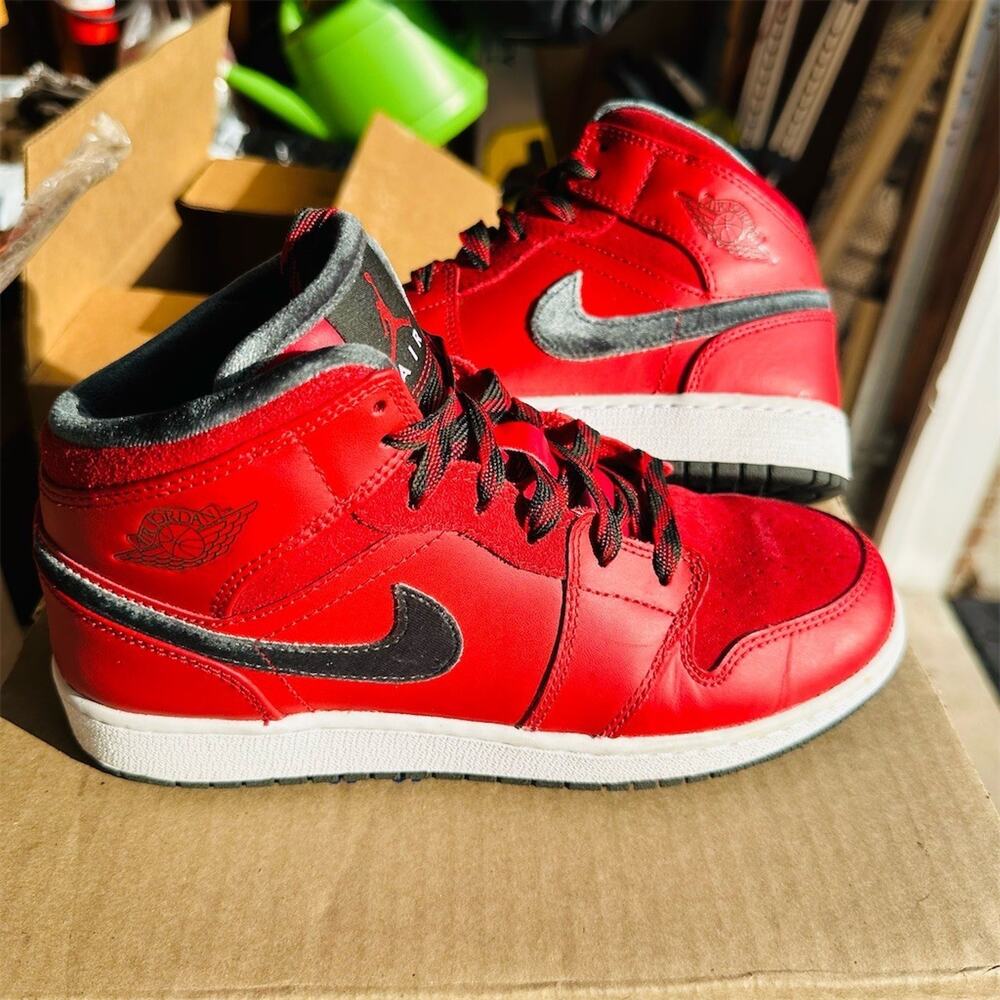 Air Jordan 1 Mid Women's High Top Sneakers Gym Red Black White Size 7.5 / 6Y